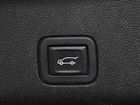 Used 2023 GMC Yukon XL SLT image 39