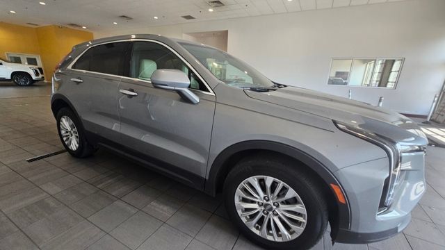 Certified 2024 Cadillac XT4 Luxury w/ Cold Weather Package FWD image 1