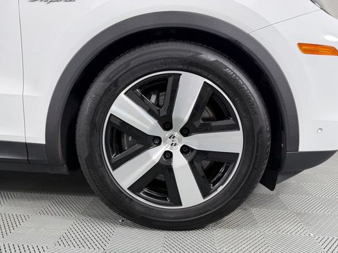Certified 2026 Porsche Cayenne E-Hybrid AWD/4WD image 11