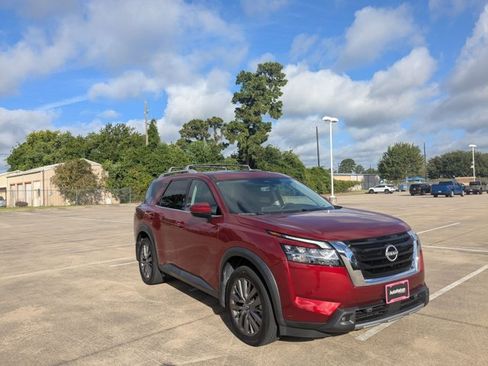 Used 2024 Nissan Pathfinder SL w/ SL Premium Package FWD image 3