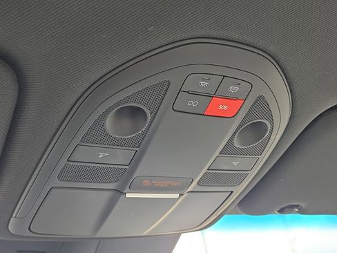 Used 2025 Genesis G70 2.5T RWD image 40