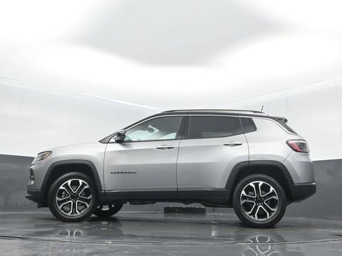 Certified 2022 Jeep Compass Limited image 30