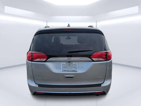 Used 2020 Chrysler Pacifica Limited FWD image 4
