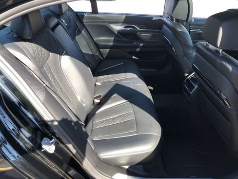 Used 2022 BMW 750i xDrive w/ Executive Package AWD/4WD image 27