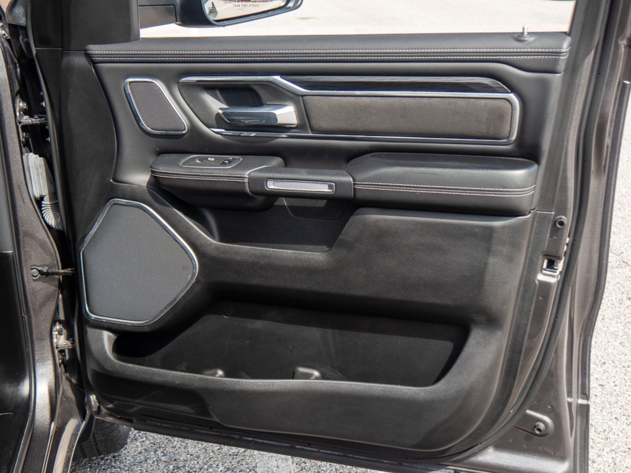 Used 2023 RAM 1500 Laramie AWD/4WD image 17