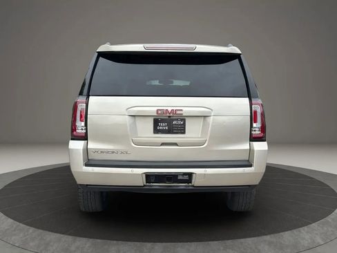 Used 2017 GMC Yukon XL SLE w/ SLE Value Package image 5