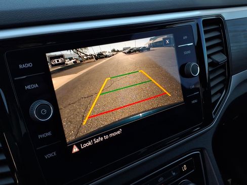 Certified 2023 Volkswagen Atlas SE w/ Black Wheel Package image 30