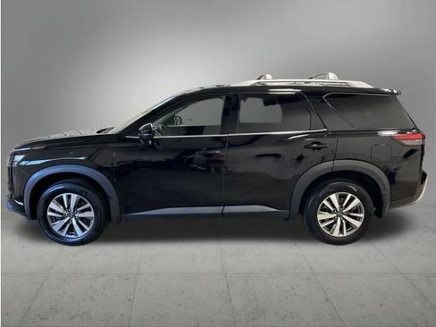 Used 2025 Nissan Pathfinder SL AWD/4WD image 2