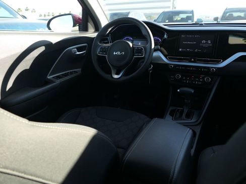 Used 2022 Kia Niro LX image 23