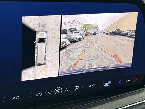 Used 2025 Chevrolet Suburban Z71 image 13