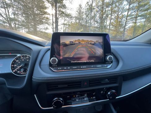 Used 2025 Nissan Rogue S image 19