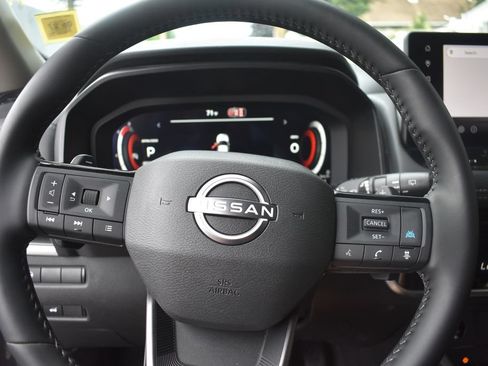Used 2026 Nissan Rogue SL FWD image 13