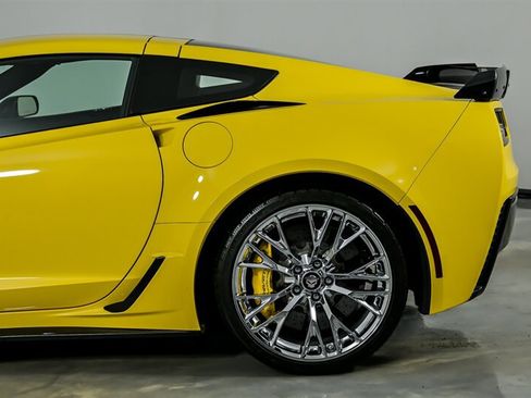Used 2018 Chevrolet Corvette Z06 RWD image 9