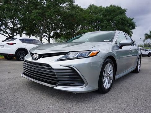 Used 2021 Toyota Camry LE FWD image 13