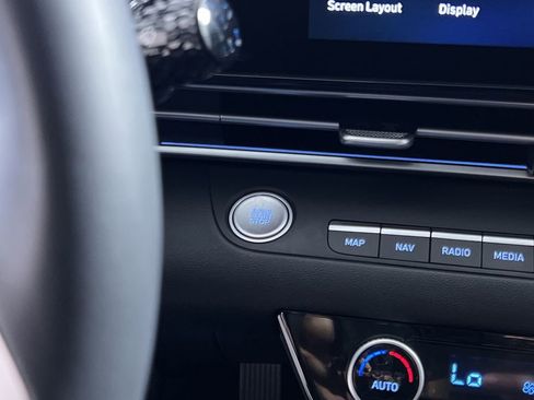 Used 2025 Hyundai Elantra Limited image 28