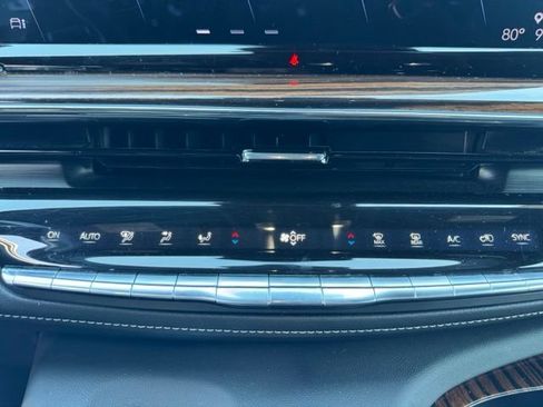Used 2023 Cadillac Escalade ESV Luxury AWD/4WD image 12
