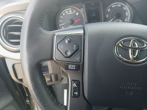 Used 2019 Toyota Tacoma TRD Off-Road image 24