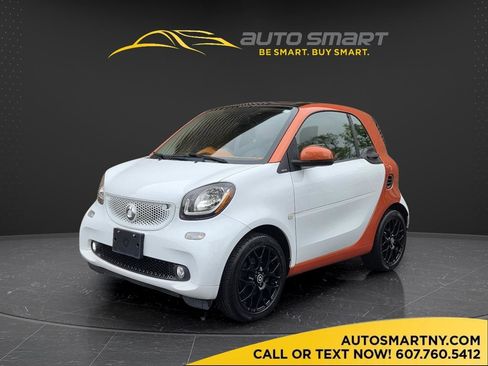 Used 2016 smart fortwo passion RWD image 1