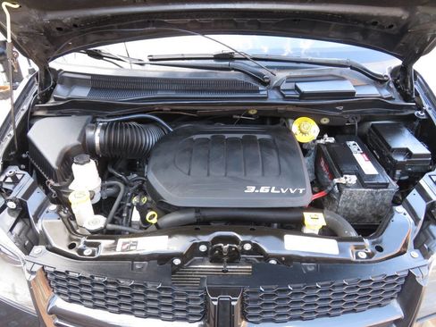 Used 2018 Dodge Grand Caravan GT image 36