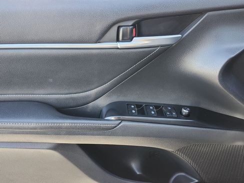 Used 2018 Toyota Camry XSE image 39