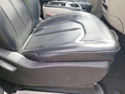 Used 2020 Chrysler Voyager Lxi image 33