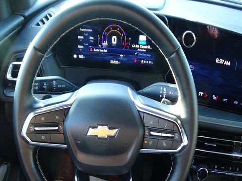 Used 2025 Chevrolet Traverse LT image 19