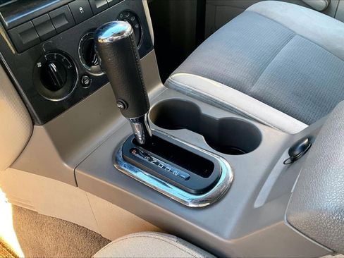 Used 2006 Ford Explorer XLT image 15