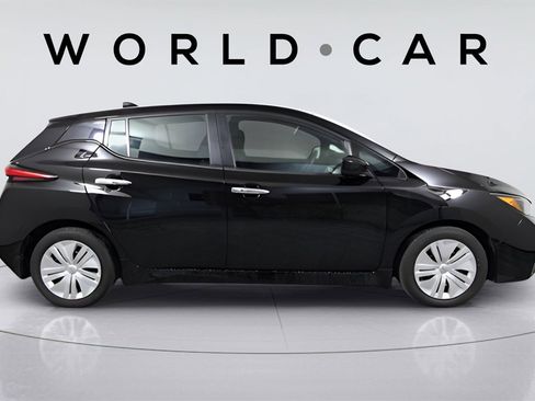 Used 2025 Nissan Leaf S image 12
