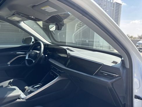 Used 2025 Audi Q5 Premium w/ Convenience Package image 15