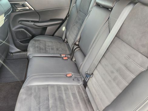 Used 2022 Mitsubishi Outlander SE image 19