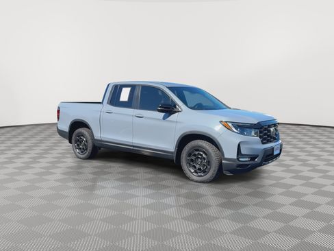 Used 2025 Honda Ridgeline TrailSport+ image 2