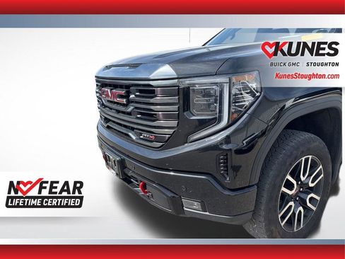 Used 2024 GMC Sierra 1500 AT4 w/ Technology Package AWD/4WD image 4