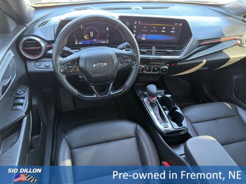 Used 2025 Chevrolet Trax RS w/ Sunroof Package image 8
