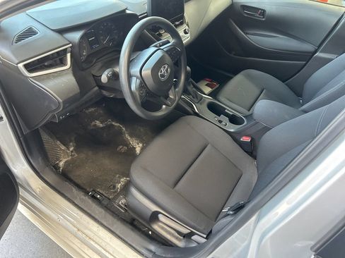 Used 2025 Toyota Corolla LE FWD image 3