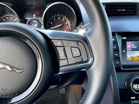 Used 2018 Jaguar F-TYPE Convertible image 10