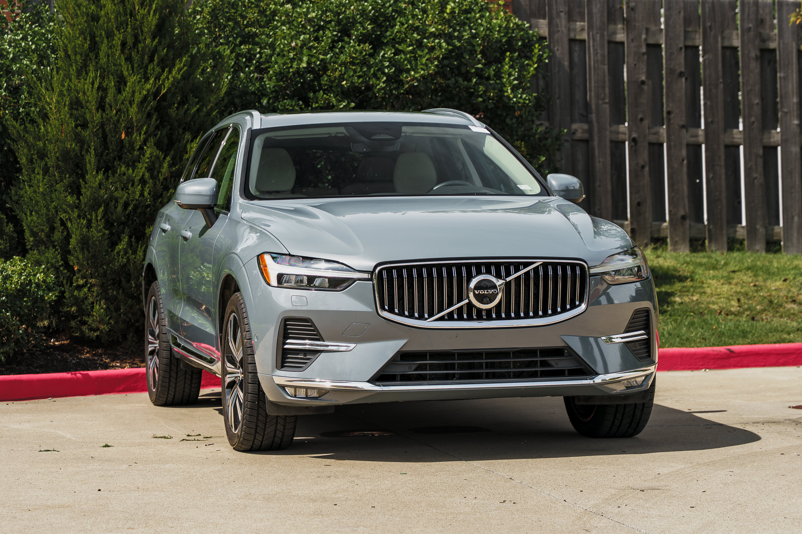 Used 2022 Volvo XC60 B6 Inscription w/ Advanced Package AWD/4WD image 2