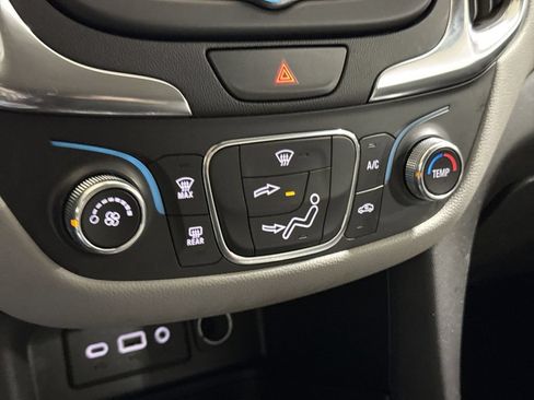 Used 2021 Chevrolet Equinox LS w/ LS Convenience Package AWD/4WD image 16