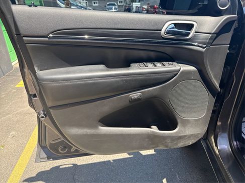 Used 2019 Jeep Grand Cherokee Limited w/ Luxury Group II AWD/4WD image 20