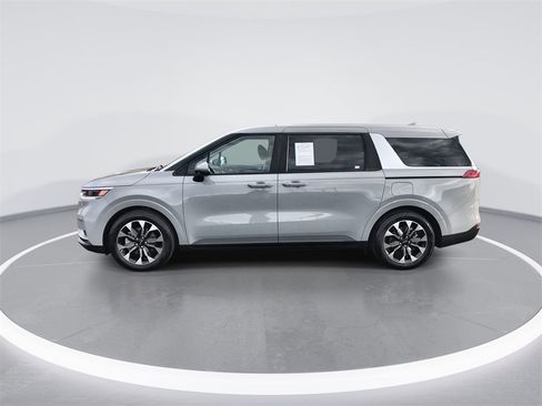 Used 2024 Kia Carnival EX image 5