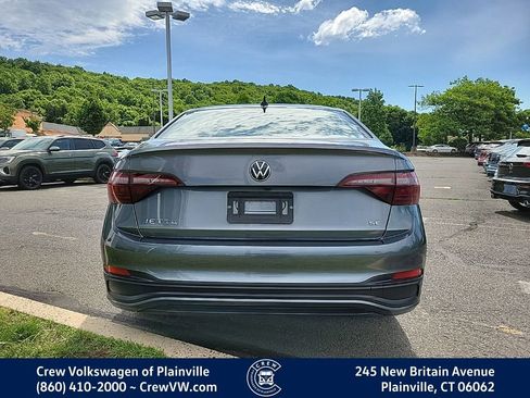 Certified 2024 Volkswagen Jetta SE FWD image 28
