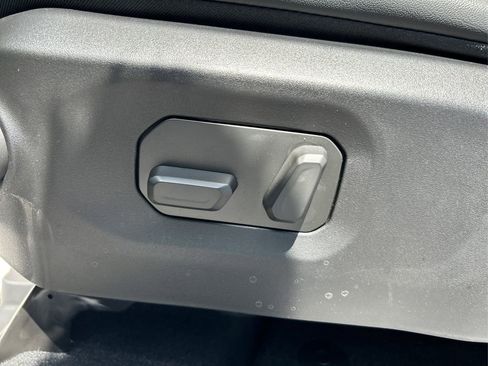 New 2025 Jeep Wrangler Unlimited Rubicon w/ Technology Group image 19