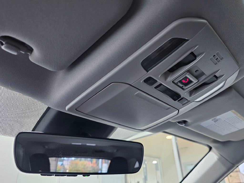 Used 2022 Toyota Highlander XLE AWD/4WD image 16
