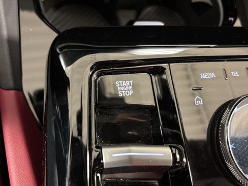 Certified 2025 BMW 530i image 18