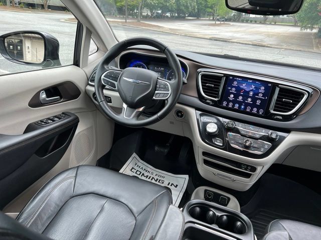 Used 2018 Chrysler Pacifica Touring-L FWD image 26