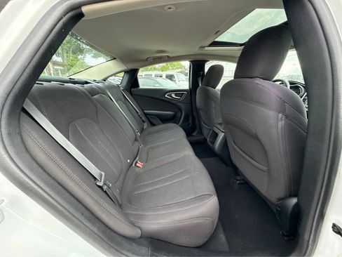 Used 2015 Chrysler 200 Limited w/ Convenience Group FWD image 11