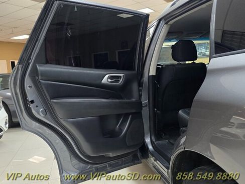 Used 2020 Nissan Pathfinder SV AWD/4WD image 13