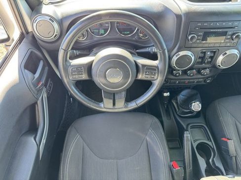 Used 2017 Jeep Wrangler Unlimited Sahara w/ Connectivity Group image 11