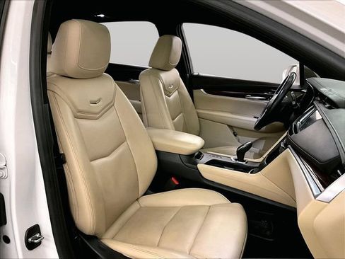 Used 2018 Cadillac XT5 Luxury w/ Driver Awareness Package AWD/4WD image 8