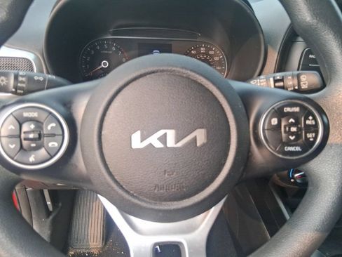 Used 2022 Kia Soul LX w/ Technology Package FWD image 8