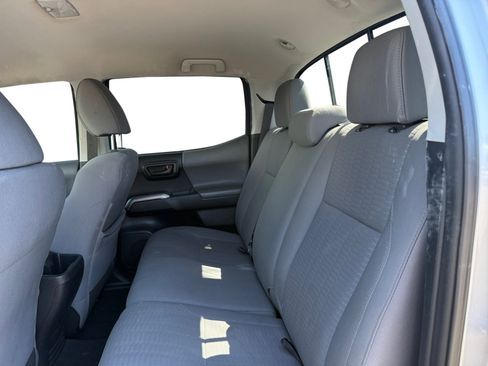Used 2018 Toyota Tacoma SR5 RWD image 11